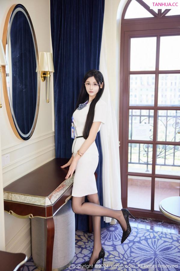   [XiuRen]高清写真图 2024.08.22 No.9049 智恩baby 黑丝美腿第2张图片